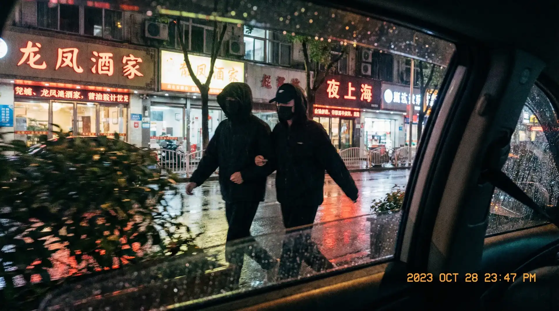 51吃瓜网 - 今日吃瓜与网友热议汇总 - 顶流明星深夜密会现场抓拍照片